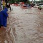 Hujan deras mengguyur wilayah Jakarta Selatan pada Selasa (19/11/2024) sore, mengakibatkan banjir di sejumlah titik. (Tangkapan layar Instagram @jktinfo)