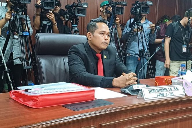 
					Anggota dari Fraksi PDI-P Yulius Setiarto di sidang MKD DPR, Kompleks Parlemen, Jakarta, Selasa (3/12/2024). (Foto : KOMPAS.com/Rahel)