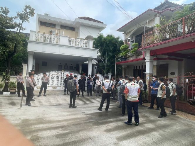 
					KPK Geledah Rumah Sekjen PDIP Hasto Kristiyanto. Foto: Dok IST.
