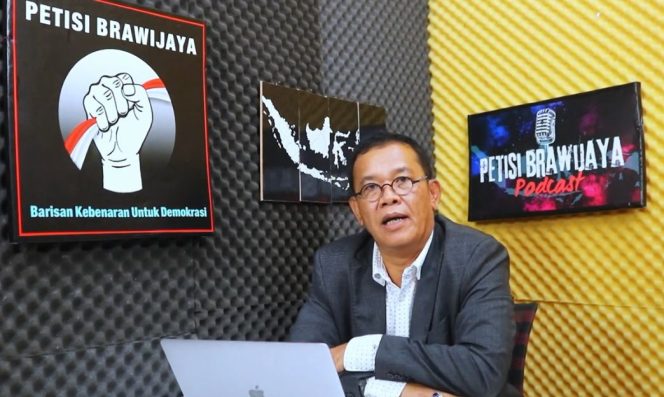 
					Ketua Umum Petisi Brawijaya, Nora Haposan Situmorang, S.H., M.H. saat menanggapi kasus 
perilaku Advokat yang menaiki meja sidang. (Foto:Ist).