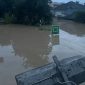 Banjir di Perumahan Vila Nusa Indah dan Kompleks Duta Indah Bekasi, setinggi ring basket. (Istimewa).
